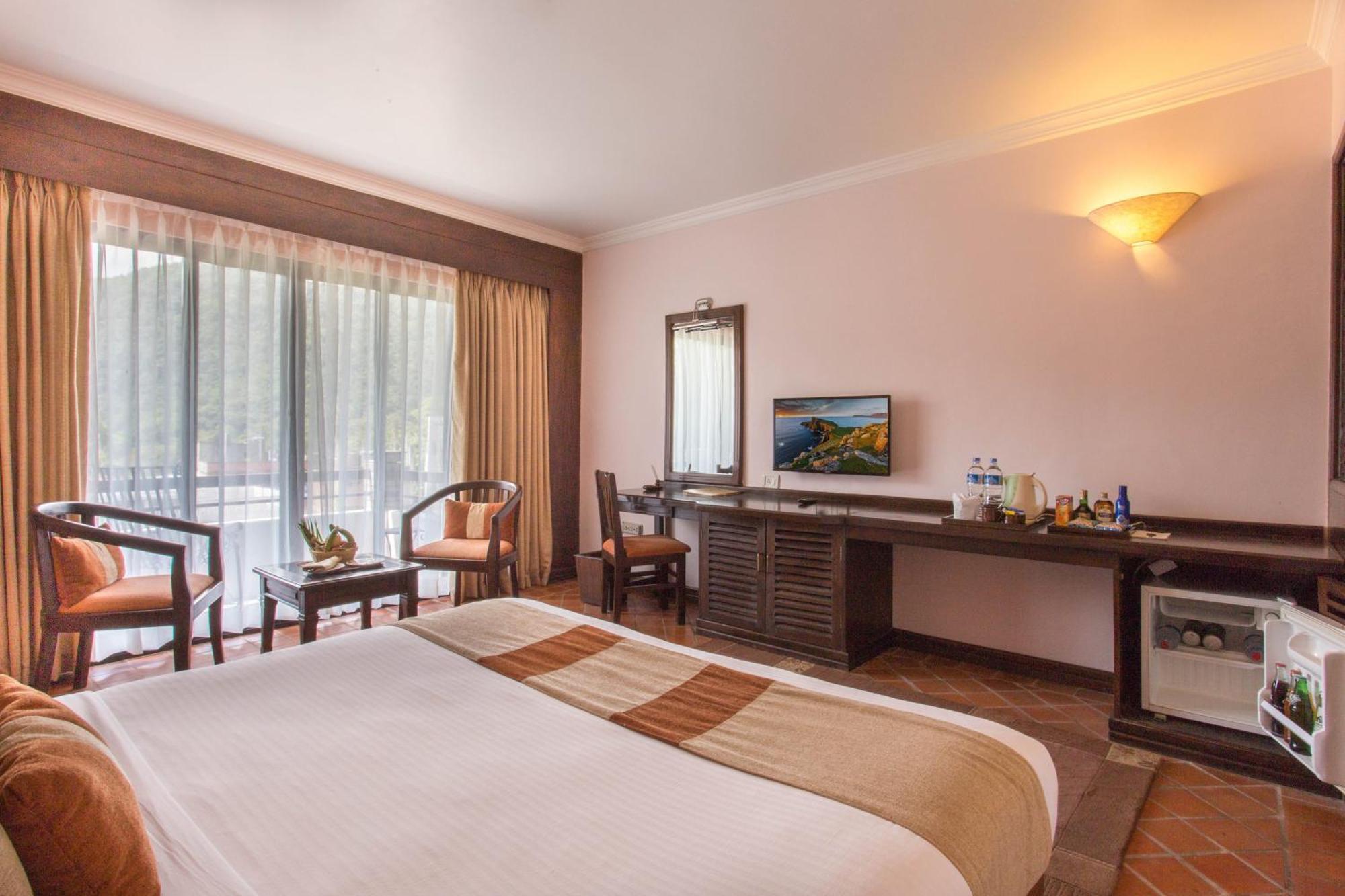 Hotel Barahi Pokhara Eksteriør bilde